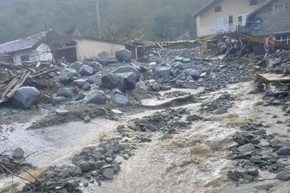 Danas kolektivna sahrana 19 poginulih u poplavama na području Donje Jablanice